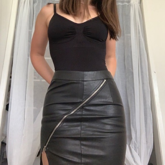 Seek the label vegan asymmetrical leather skirt - Picture 2 of 2
